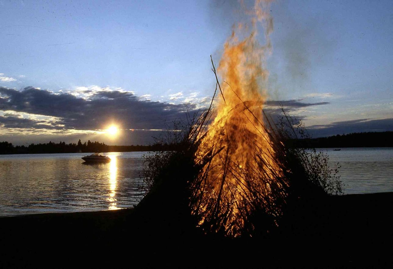 Juhannuskokko kuuluu Suomen kesään. Raahessa kokkoa pääsee tänä kesänä katsomaan Varvin Pookilla.