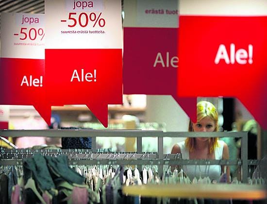 Alennusmyynnit päättyvät heinäkuun loppuun mennessä, jolloin viimeisten tavaroiden aleprosentit saattavat nousta jopa 70 prosenttiin.