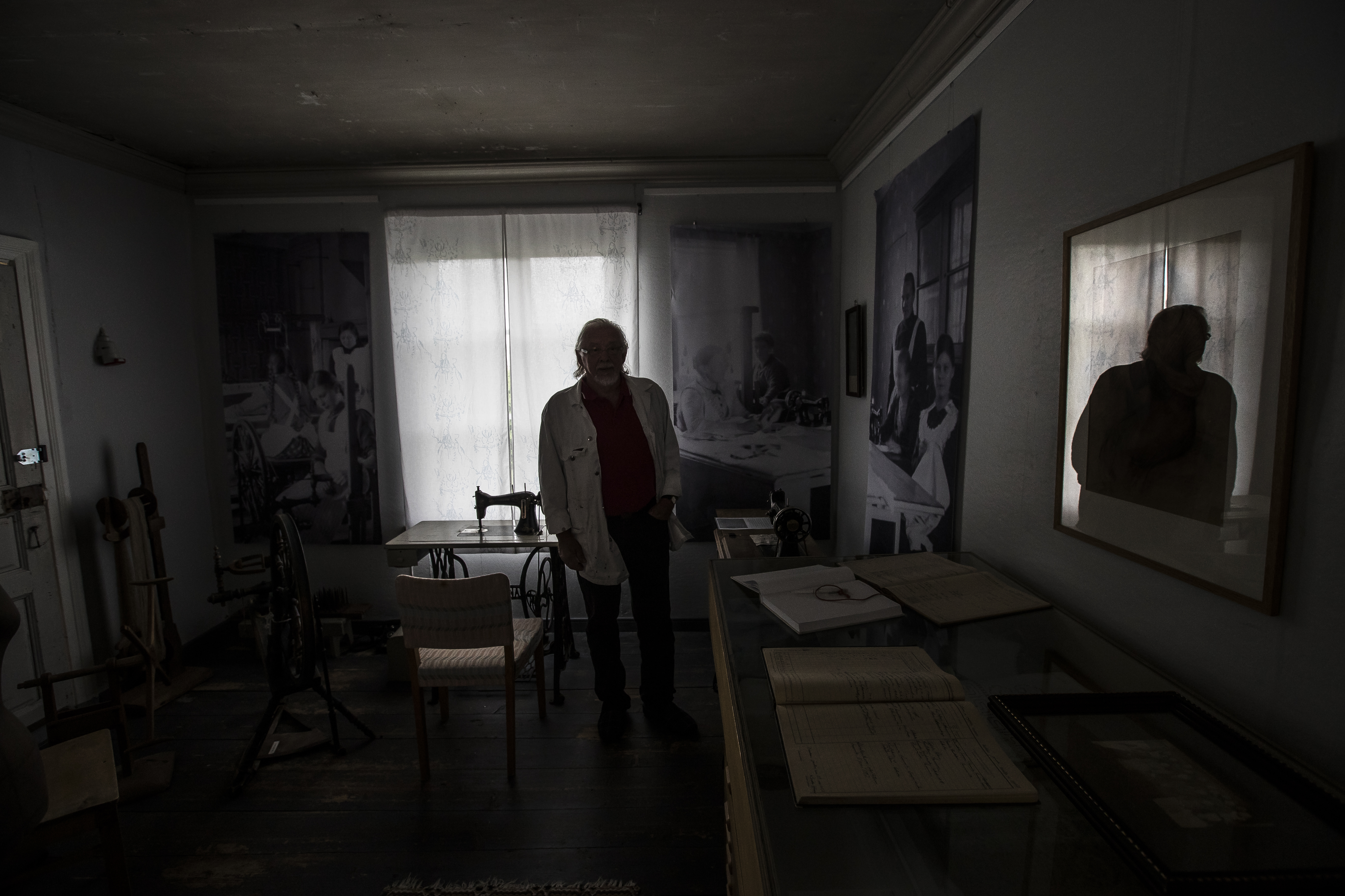 Sofia Lybeckerin säätiön omistamassa talossa on näyttely, joka esittelee Lybeckerin perustaman tyttökoulun toimintaa. Raahen Pimeiden aikaan se oli myös Raahen pimein museo.