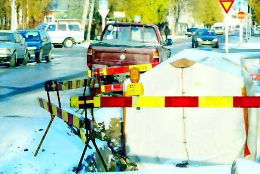 Välitila. Oulun Puhelimen ryhmäpäällikkö Hannu Viiri sanoo, että Torikatu 57:n kellaritilan kaltaisia välitystiloja rakennetaan vuoden varrella useita ympäri kaupunkia.