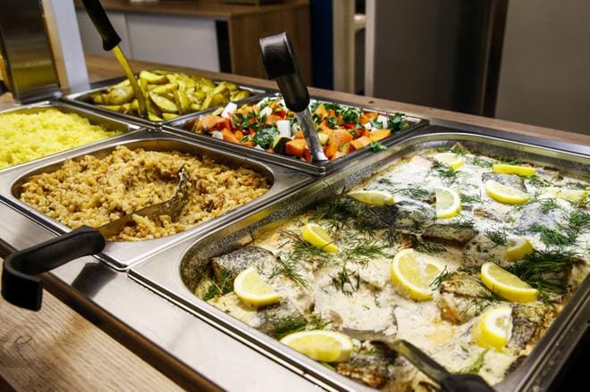 Ravintoloiden buffet-pöydät ovat olleet sallittuja maanantaista lähtien. KUVA: Pekka Aho/arkisto