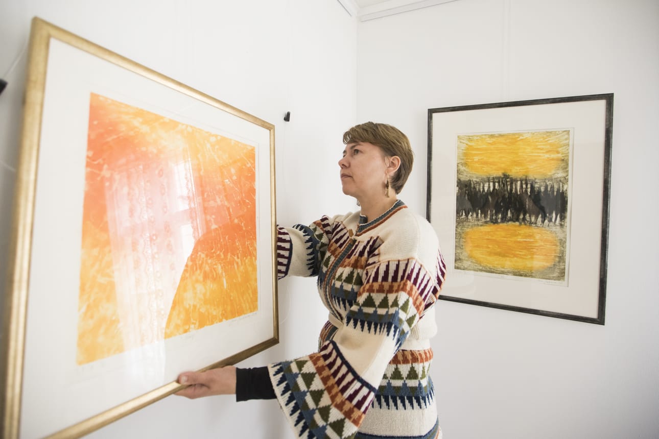 Sanna Jauhiainen tutustui taidegrafiikan menetelmiin opiskeluaikana. Annalan kotiseutumuseon näyttelyssä on nähtävillä hänen carborundum-tekniikalla tekemiään teoksia.