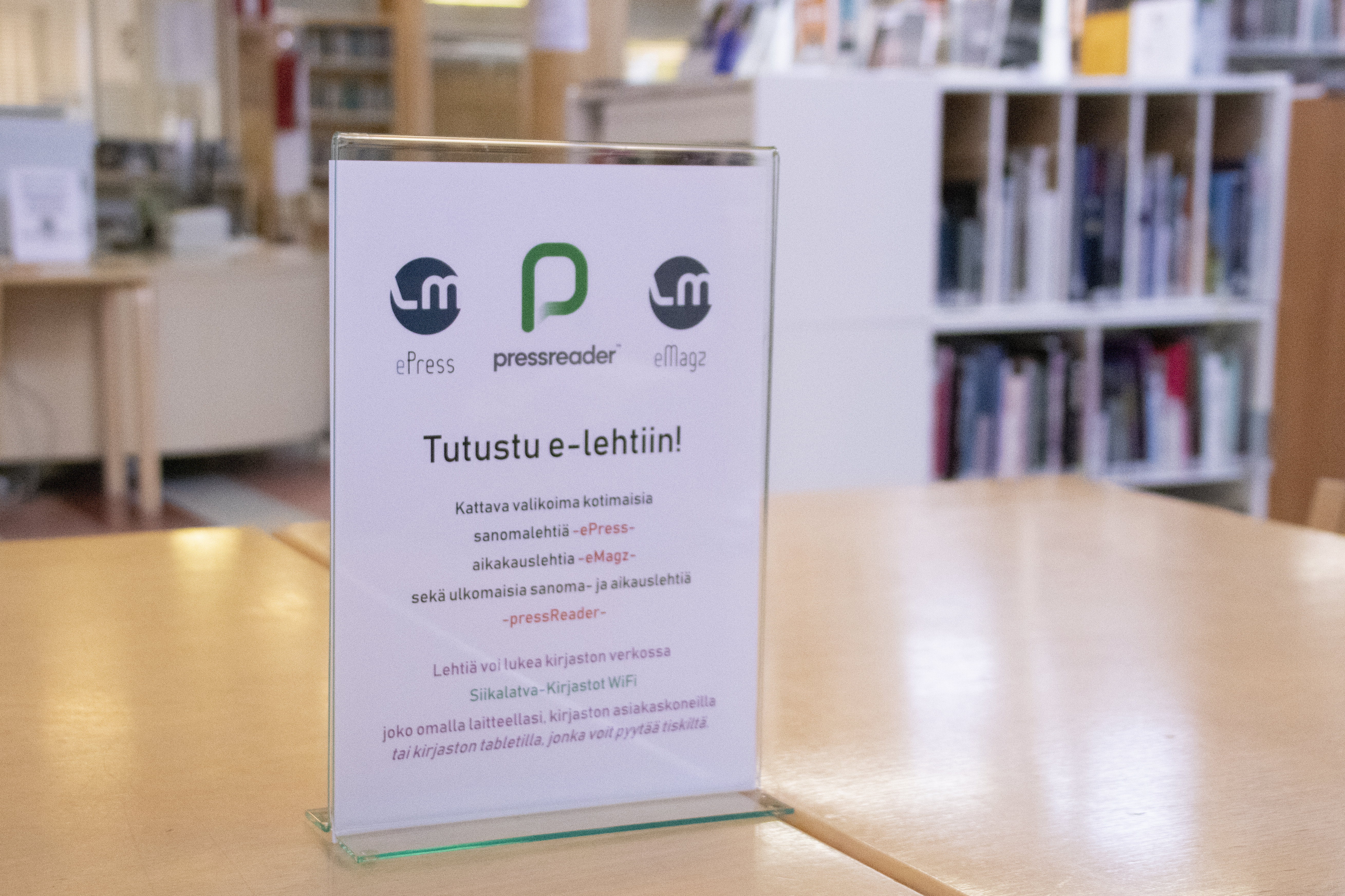 Siikalatvan kirjastosta löytyy e-aineistona kirjojen lisäksi myös lehtiä ja musiikkia.