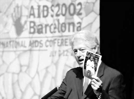 Rikkaiden maksettava . Bill Clinton vaati rikkaita maita maksamaan suosiolla oman osuutensa aidsinvastaisessa taistelussa.