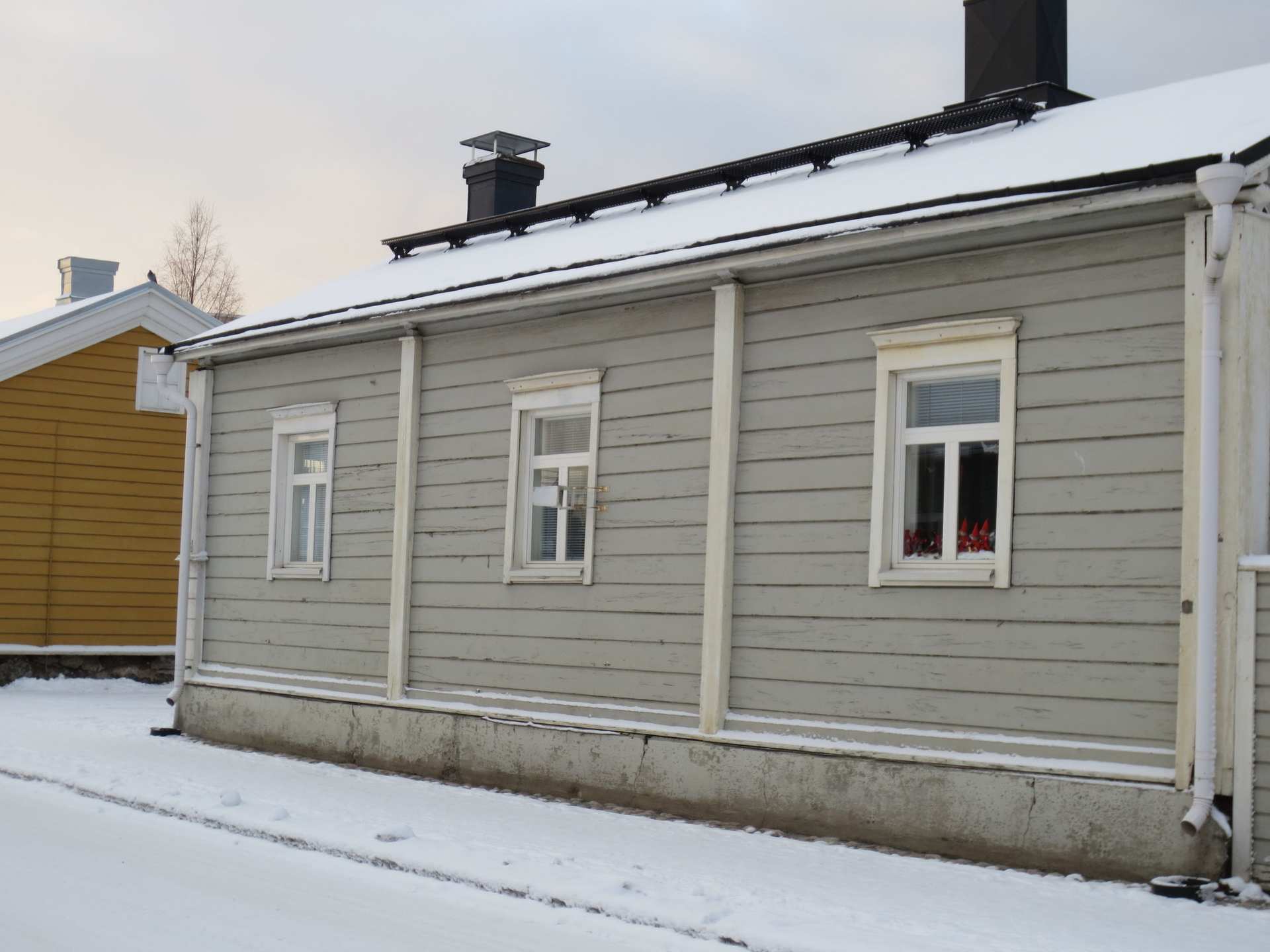 Reiponkatu 33:ssa sijaitseva talo on nyt hyvässä kunnossa. Veikko Saarela teki suurimman osan remontista itse.