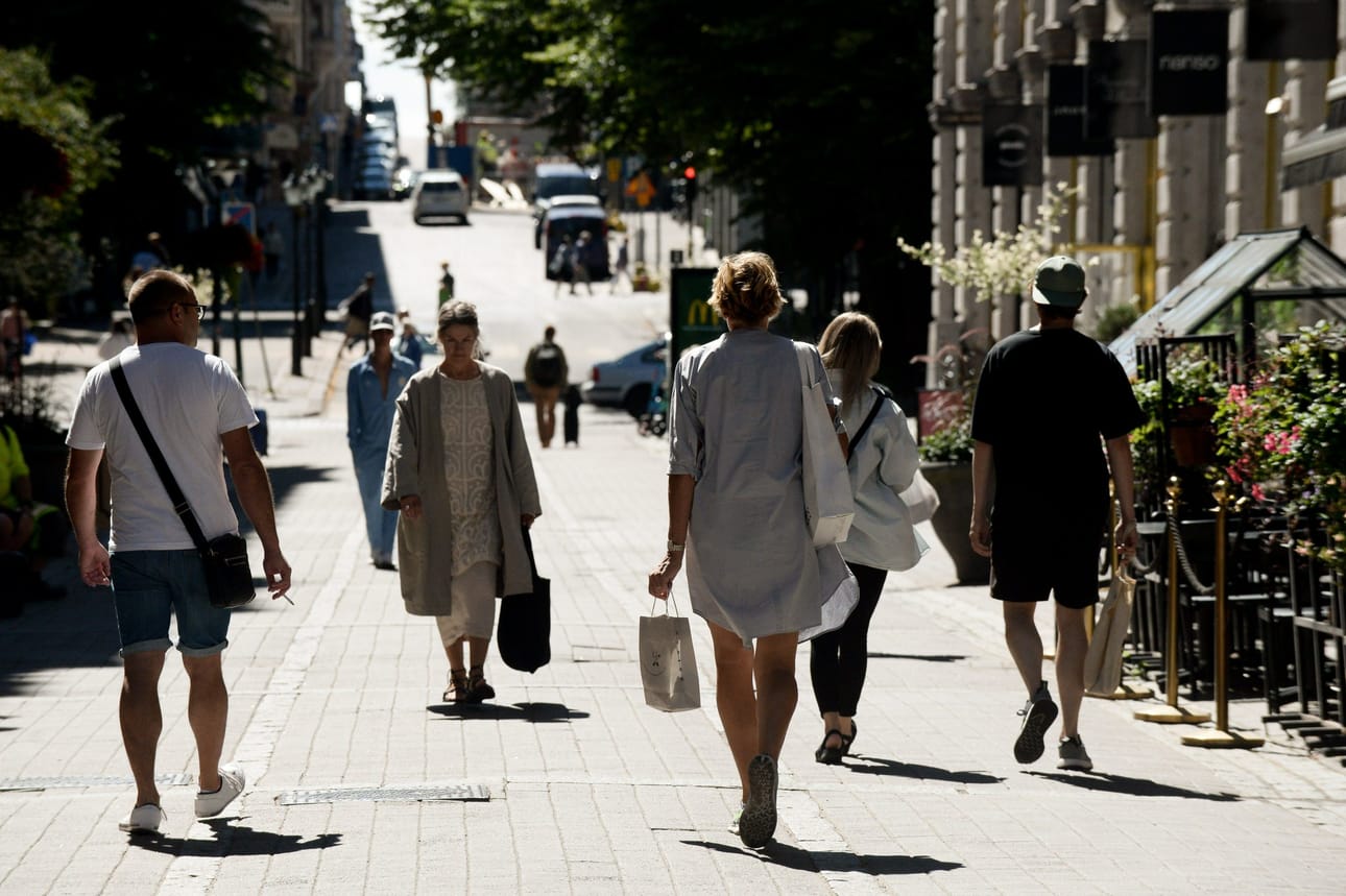 Työllisiä oli Tilastokeskuksen mukaan heinäkuussa 50 000 enemmän ja työttömiä 12 000 vähemmän kuin viime vuoden heinäkuussa. LEHTIKUVA /Mikko Stig