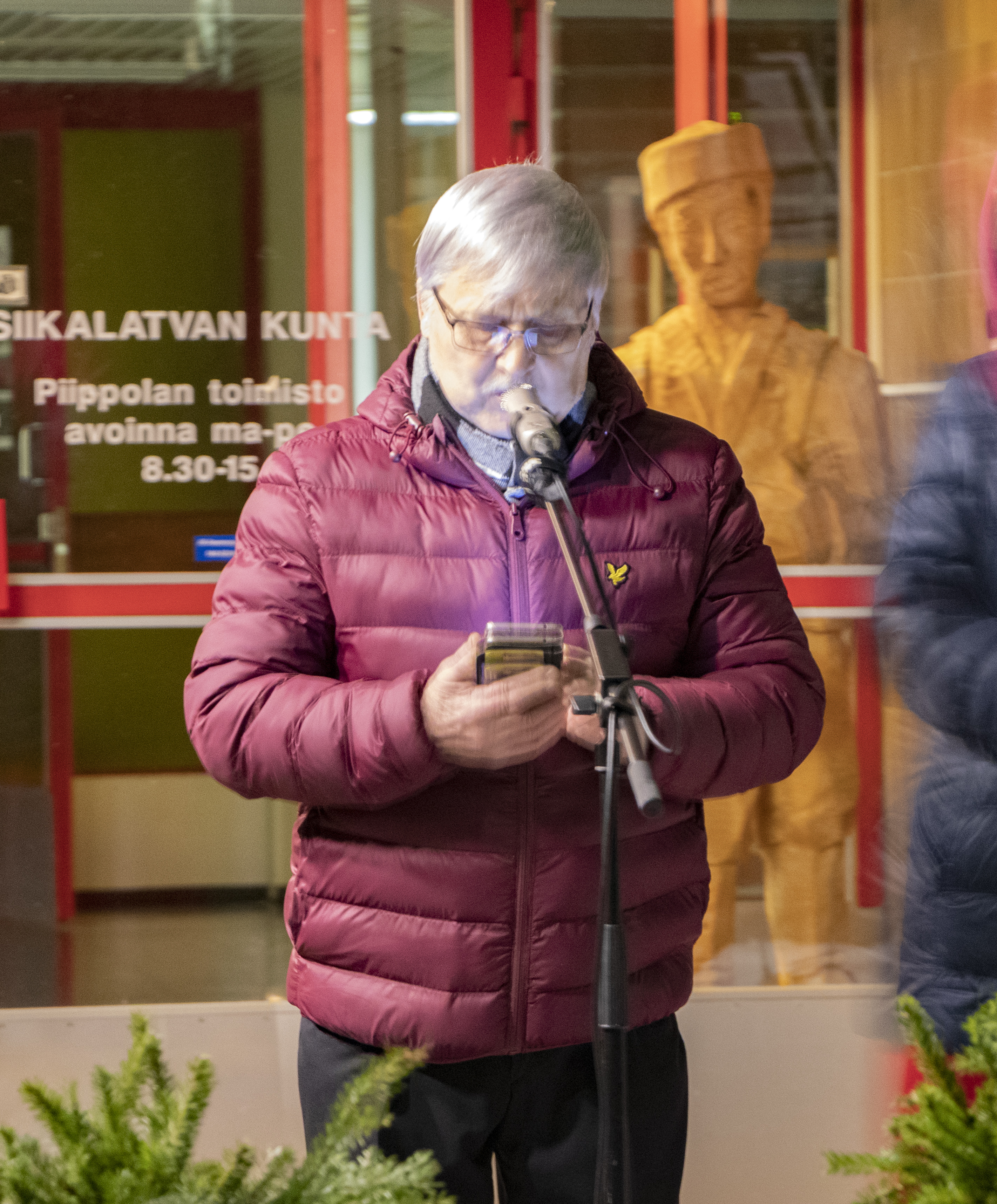Piippolan vaariksi takavuosina nimitetty Ilmari Ojakoski kiitteli vuolaasti sekä kyläyhdistystä että yrittäjiä, joiden panostuksella uuden vuoden vastaanottajaisperinne on säilynyt yli 30 vuotta.