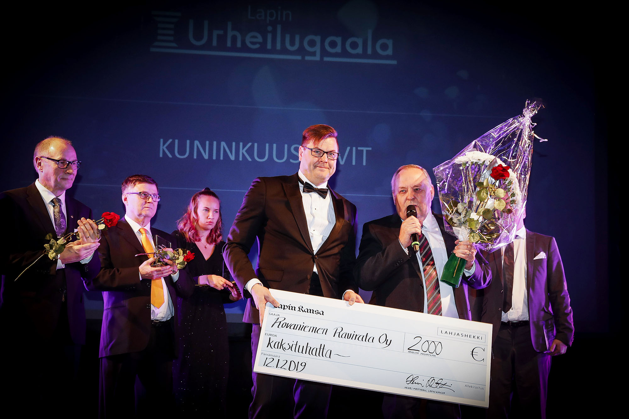 Kuninkuusravit palkittiin Sykähdyttävimpänä lappilaisena urheilutapahtumana 2018 Lapin Urheilugaalassa Kemissä. Palkinnon vastaanotti Matti Rajaharju Kalevan toimitusjohtajalta Juha Laakkoselta.