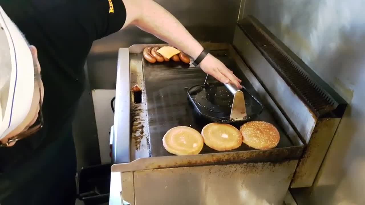 Näin Juha Orava paistaa Ahtaajan
