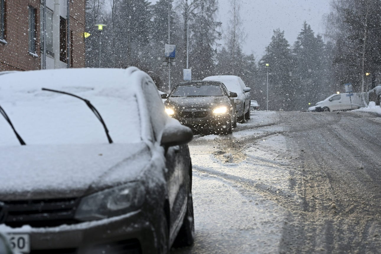 Pääsiäisen sää on Oulun seudulla epävakaa, taivaalta tulee lunta ja räntää – Ainoastaan sunnuntai on poutainen