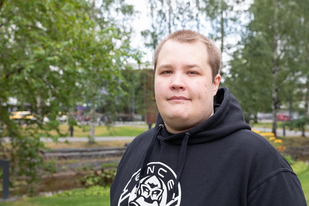 Miika Kinnunen alkoi aikoinaan pelata kavereiden kanssa huvin vuoksi. Kun kehittyy pelaajana, pääsee parempiin joukkueisiin, hän kertoo.