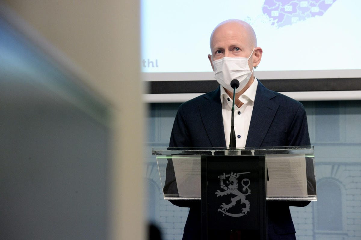 THL:n ylilääkäri Otto Helve sanoi tiedotustilaisuudessa, että epidemiatilanteessa on tuntuvia eroja maan sisällä. LEHTIKUVA / MIKKO STIG