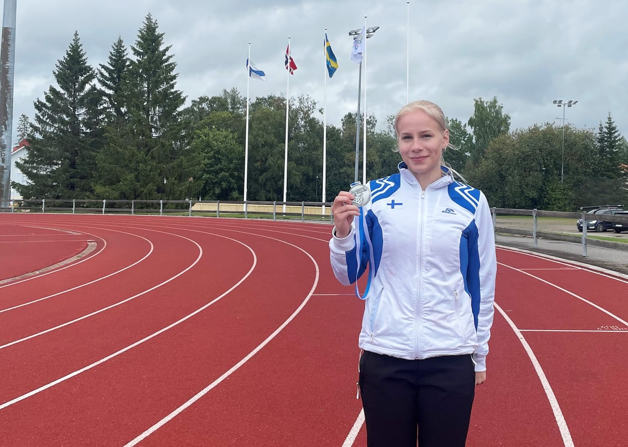 Saija Nordström ylsi hopeaan Barents Summer Games -kisoissa. Tässäkin kuvassa ollaan vastavissa kisoissa kaksi vuotta sitten Kemissä.