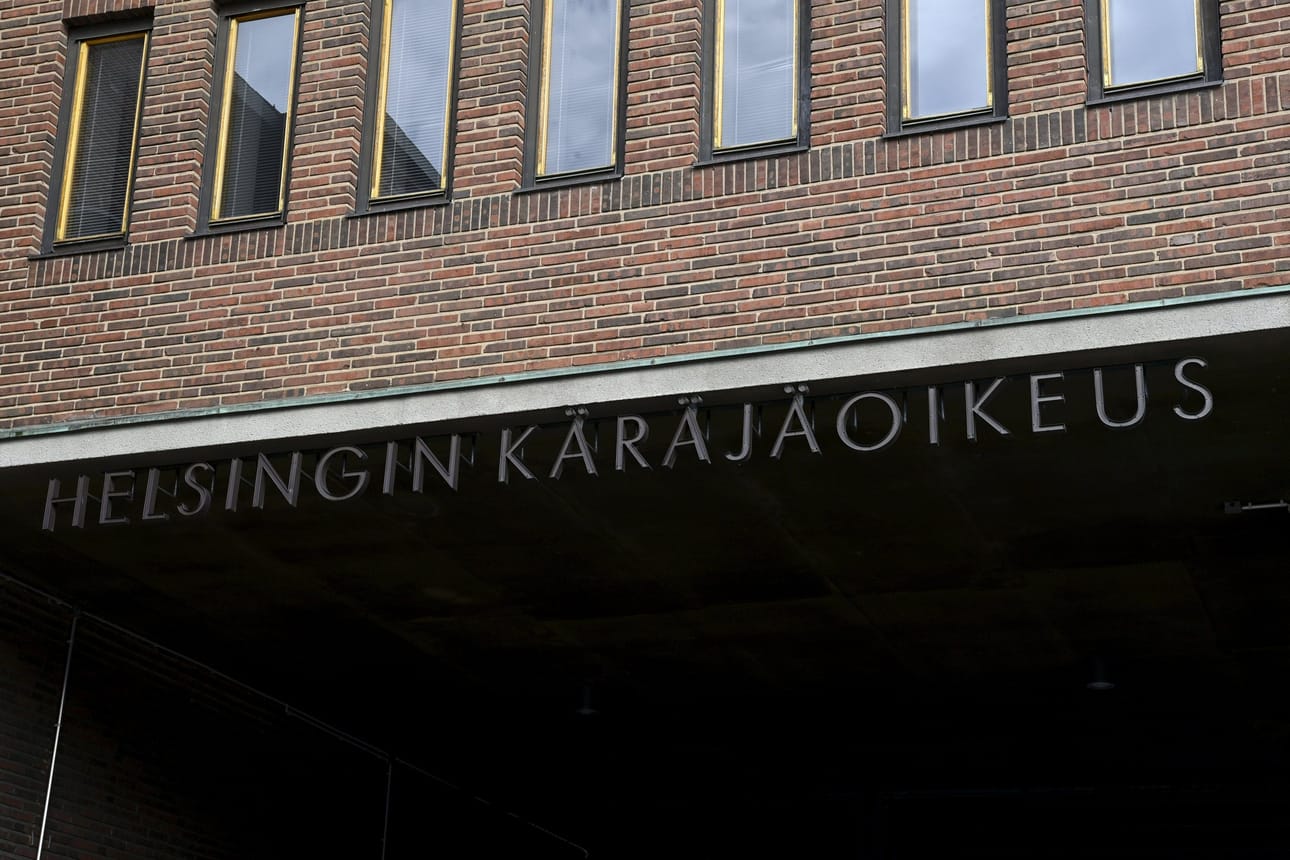 Helsingin käräjäoikeudessa kuullaan tänään poliisia, jonka kunniaa ja yksityiselämää Helsingin Sanomien vuonna 2021 julkaistu juttu syyttäjän mukaan loukkasi. Kuvituskuva. LEHTIKUVA / Rebekka Meriläinen