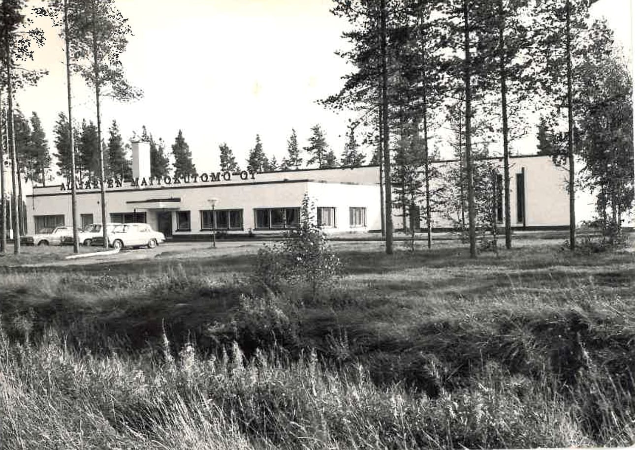 Alajärven Mattokutomon entisissä tiloissa toimii nykyään Maxin kauppakeskus.