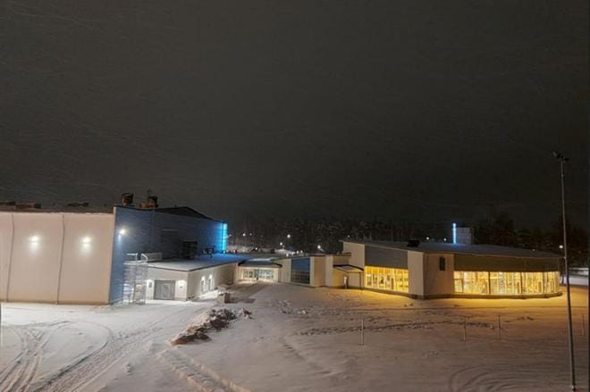 Kehu Järviseudun levikkialueen kotipaikkakuntaasi sanoin ja kuvin! Lähetä toimituksen julkaistavaksi valokuvia ja tekstejä siitä, mille kaikelle olet kotipaikkakunnallasi nostanut peukkua ja ihaillut ja kiittänyt. Kyseessä voi olla uusia tai vähän vanhempiakin asioita, tekoja, palveluita tai vaikka rakennuksia ja ympäristöjä. Kuva Alajärven liikuntakeskuksesta. KUVA: SARI HEINILÄ