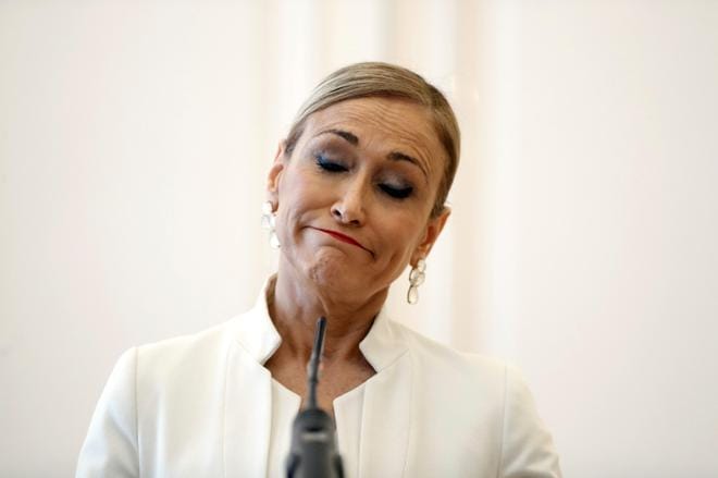 Madridin aluejohtaja Cristina Cifuentes ilmoitti keskiviikkona jättävänsä virkansa ja sanoi olevansa ajojahdin kohteena. KUVA: EMILIO NARANJO/EPA
