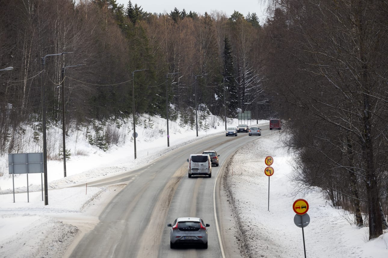 Yhdystie rakennetaan nelikaistaiseksi moottoritieltä Sepänkyläntielle asti. Arkistokuva.