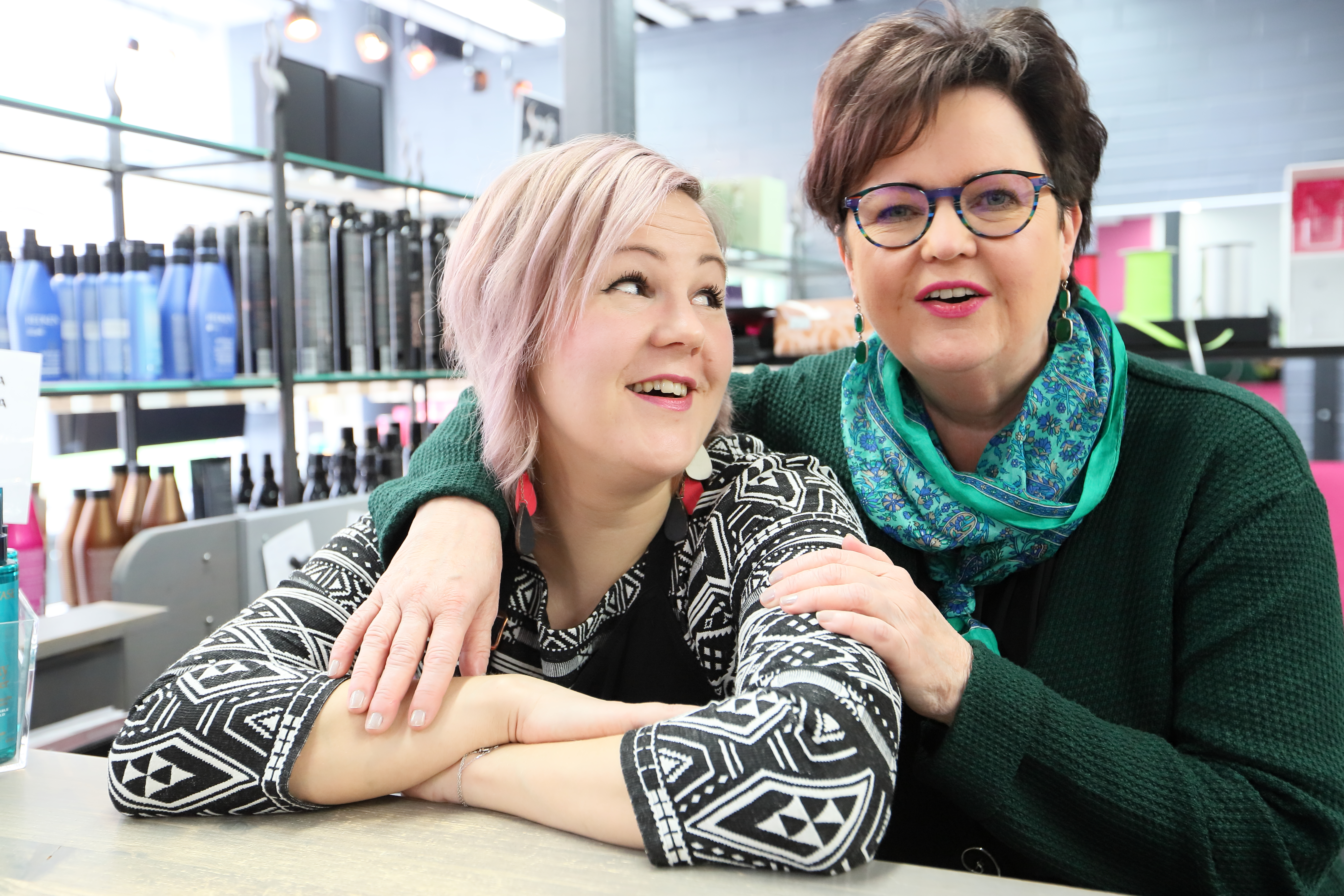 Jarna Leskinen-Lukkarila, Liisa Leskinen, Saksetti