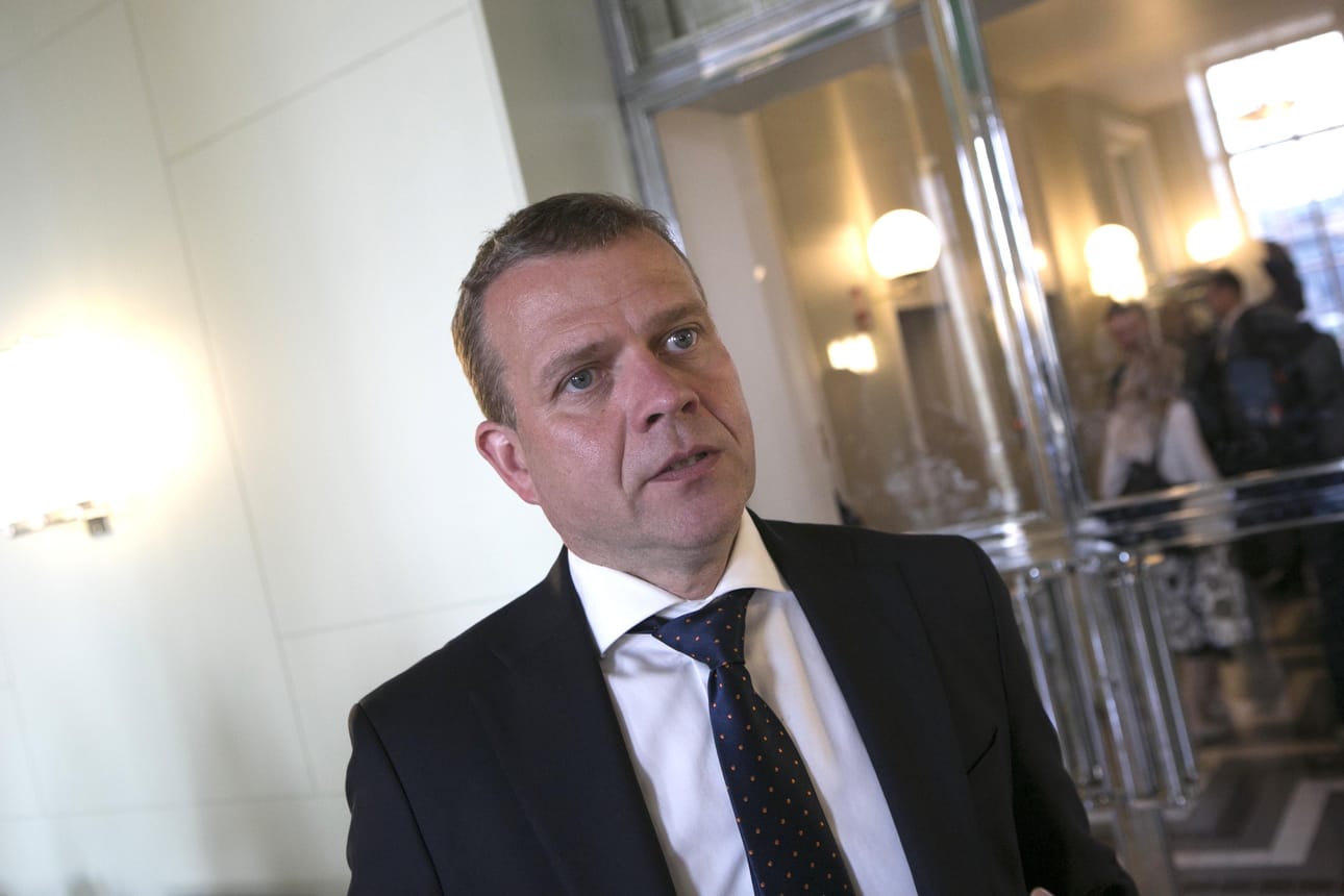 Kokoomuksen puheenjohtaja Petteri Orpo kyselee hallituksen kokonaisnäkemystä ja strategiaa koronan hoidossa. Hänelle se ei ole avautunut.