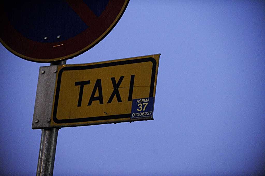 Taksiliiton mukaan pimeitä takseja liikkuu etenkin Turussa ja Helsingissä.