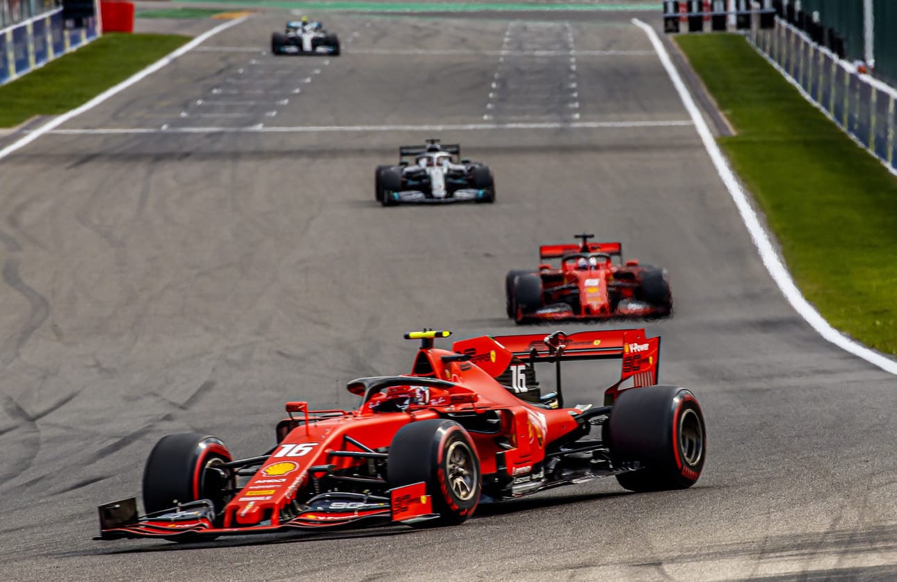 Ferrarin kuljettaja Charles Leclerc saavutti ensimmäisen F1-osakilpailuvoittonsa sunnuntaina Belgiassa.