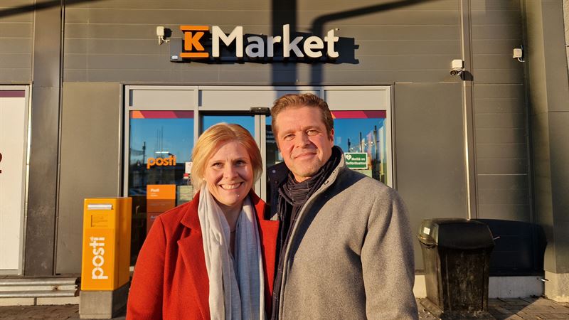 K-Market Kuusamoon tutut uudet kauppiaat – Sanna ja Jaakko Iso-Möttönen aloittavat työnsä 14. joulukuuta