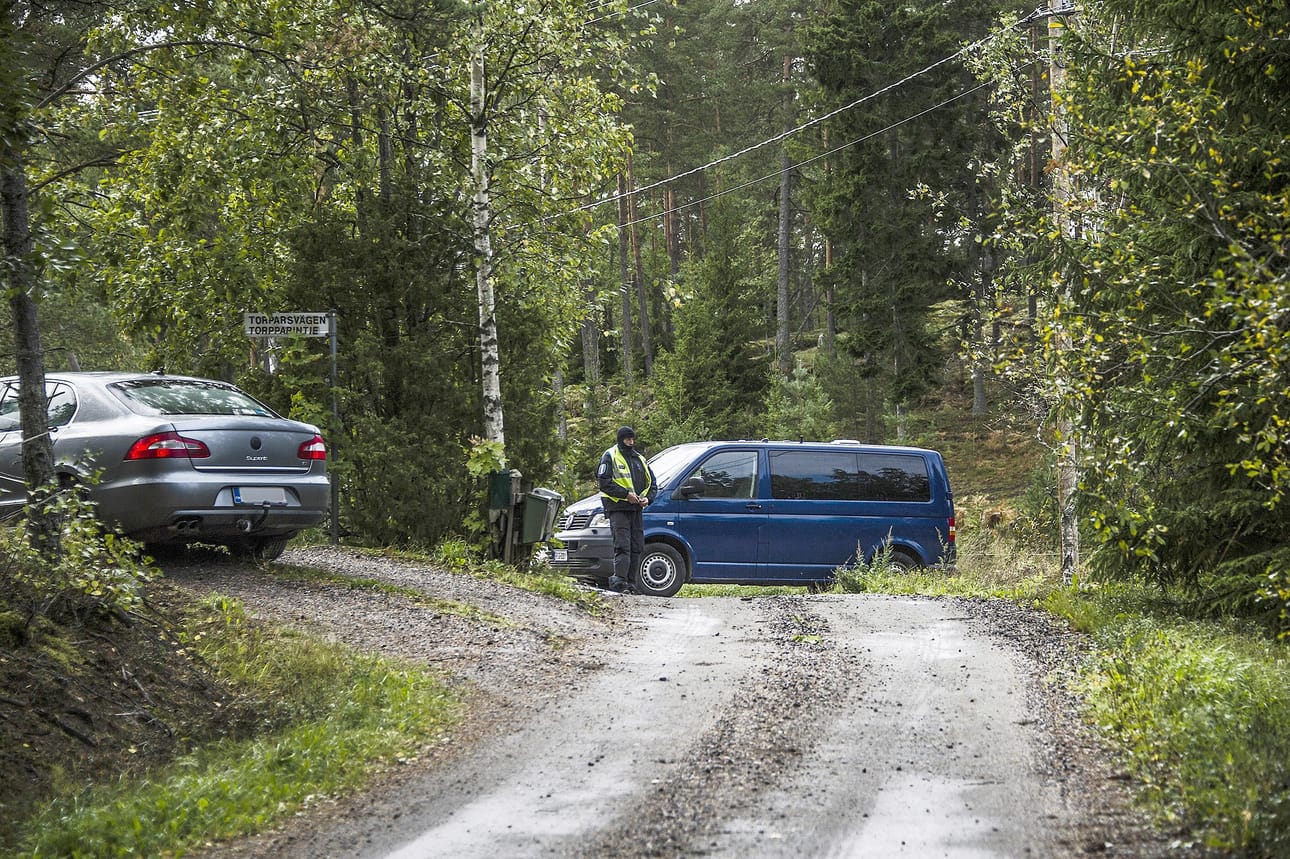 Poliisin operaatio Turun saaristossa viikonloppuna on poikinut yhä jatkuvan mediamylläkän. Tuorein käänne jutussa on suojelupoliisin osallistuminen Airiston Helmi -tutkintaan.