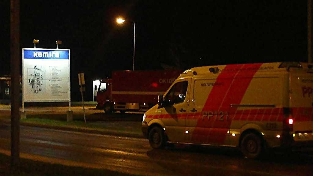 Kemiran Oulun tehtaalle hälytettiin useita pelastuslaitoksen yksiköitä kaasvuodon vuoksi torstaiyönä.