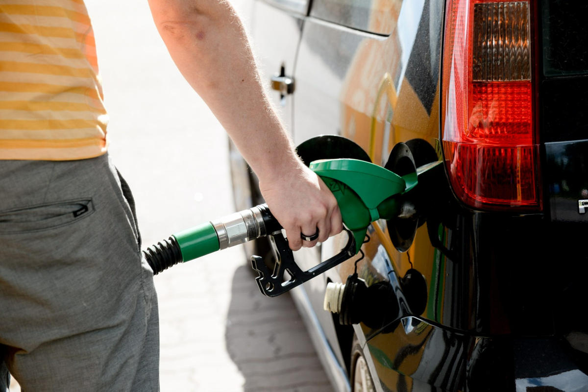 Polttonesteiden hinnat jatkoivat laskuaan viime viikolla – laskua kesäkuusta 13–14 prosenttia