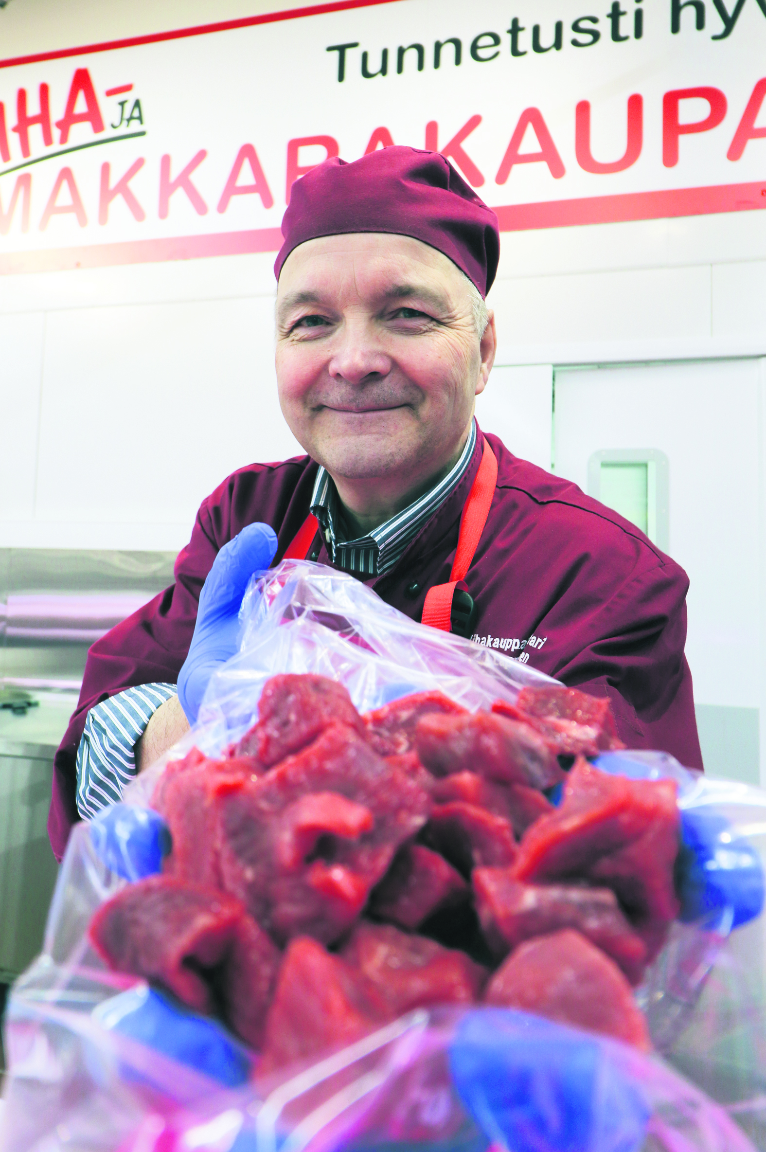 Liha- ja makkarakaupan yrittäjä Kari Lappalainen sanoo yrityksen tarjoavan vain tuoretta ja kotimaista lihaa. Sitä myös asiakkaat haluavat.