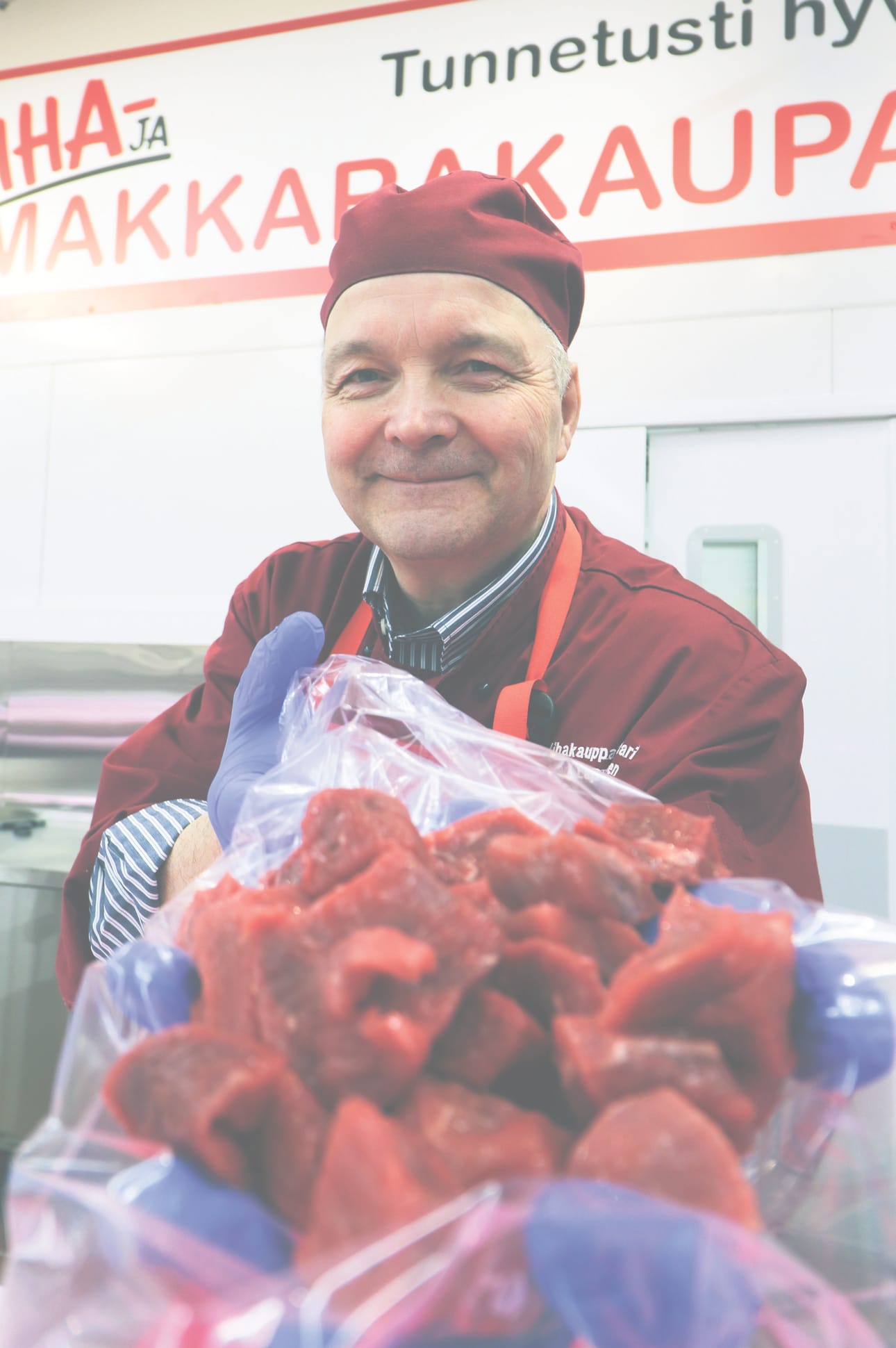 Liha- ja makkarakaupan yrittäjä Kari Lappalainen sanoo yrityksen tarjoavan vain tuoretta ja kotimaista lihaa. Sitä myös asiakkaat haluavat.