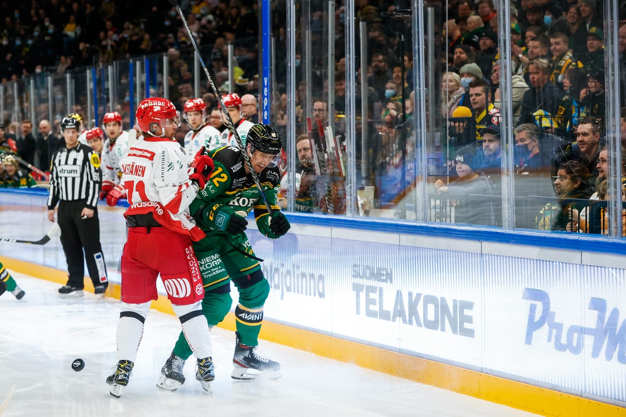 Michael Keränen teki Vaasan Sportin 2–0-maalin Ilvestä vastaan. Marko Anttilan paluu Liiga-kaukaloon ei hidastanut Sportia.
