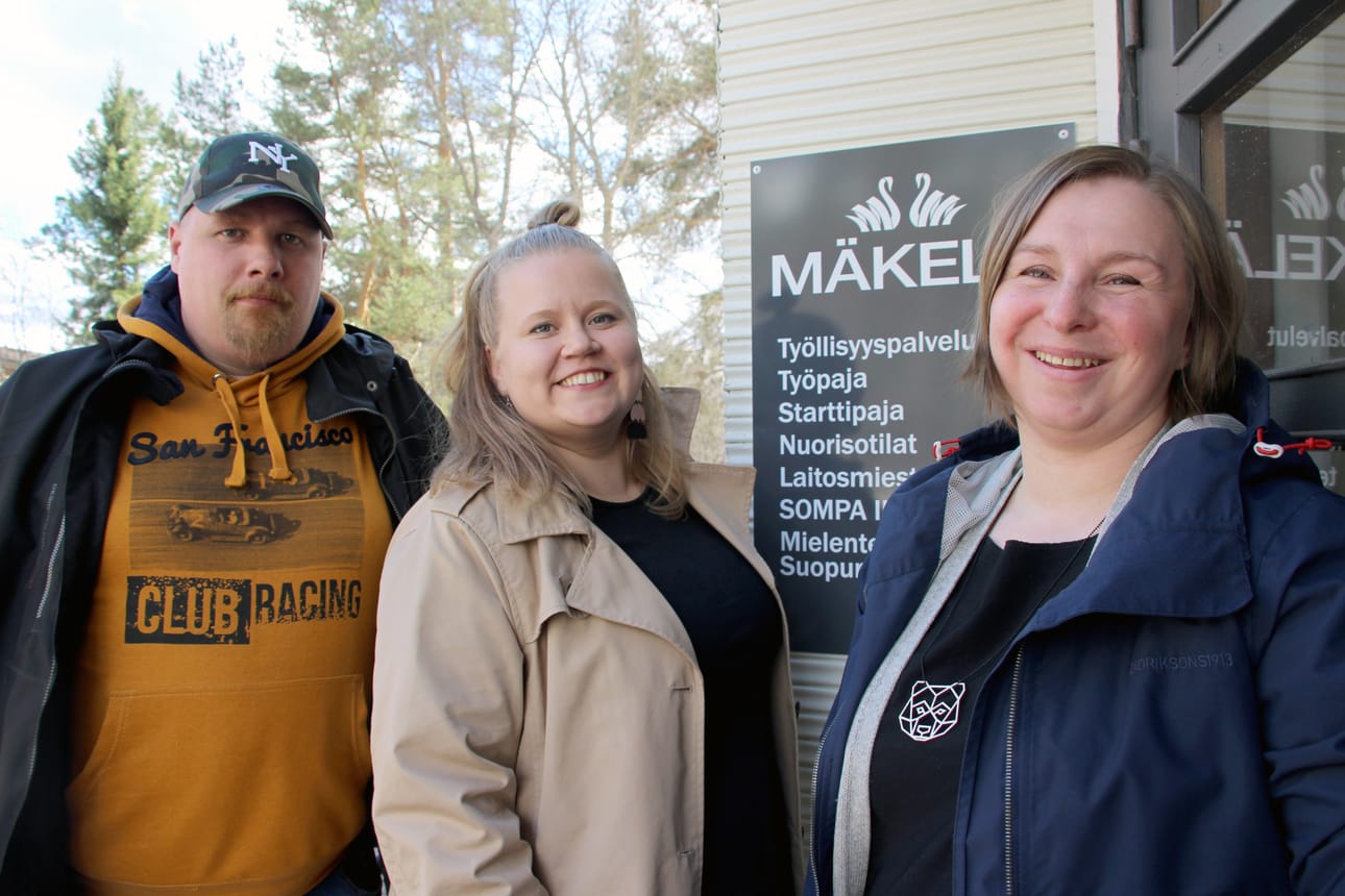 Virikevieraat ja kylätalkkarit -hankkeen Siikalatvan toimiston ja Terhi Kaurasen löytää Mäkelän talolta Pulkkilasta. Jani Rantala toimii Haapavedellä ja projektipäällikkö Leena Törmälehto vastaa kokonaisuudesta.