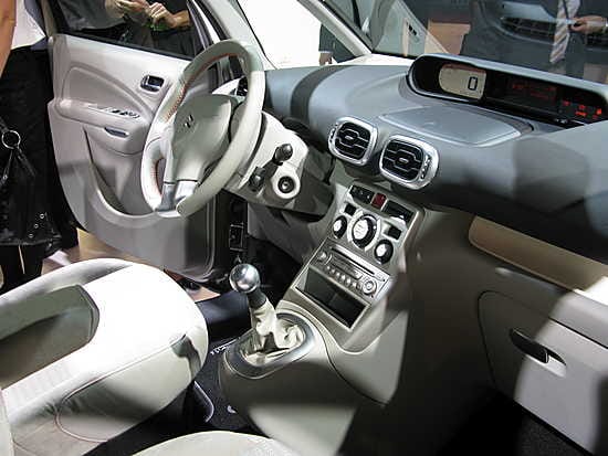 Valtuutettu Citroën-huolto on siirtynyt Oulussa Pörhön Autoliike Oy:n hoidettavaksi. Kuvassa C3 Picasson sisätiloja.