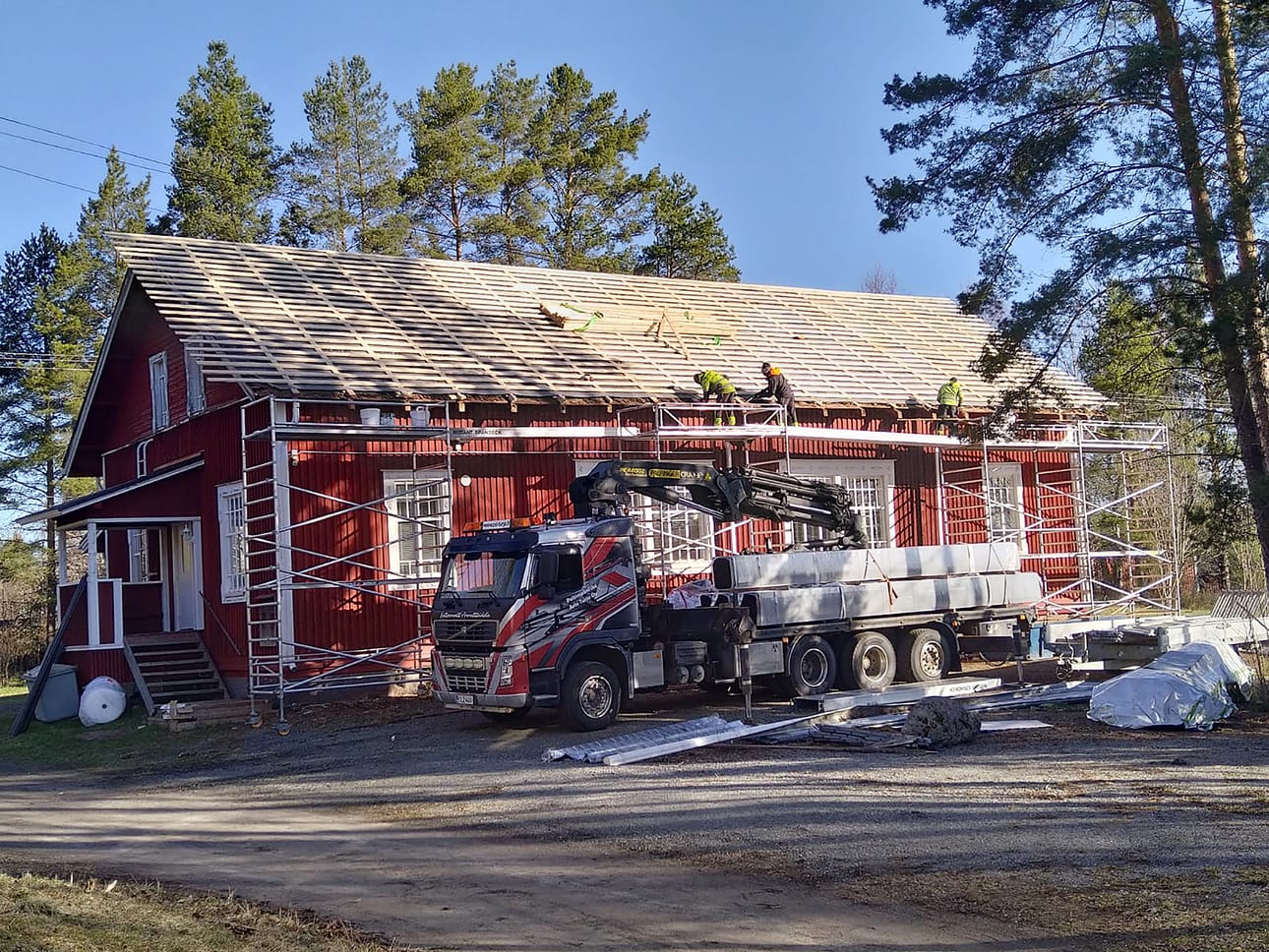 Leader-toiminnan tulevaisuus nykyisen kaltaisena ei tämä ohjelmakauden jälkeen ole itsestään selvyys. Alajärvellä rahoituksen turvin on muun muassa uusittu Menkijärven kylätalon katto.