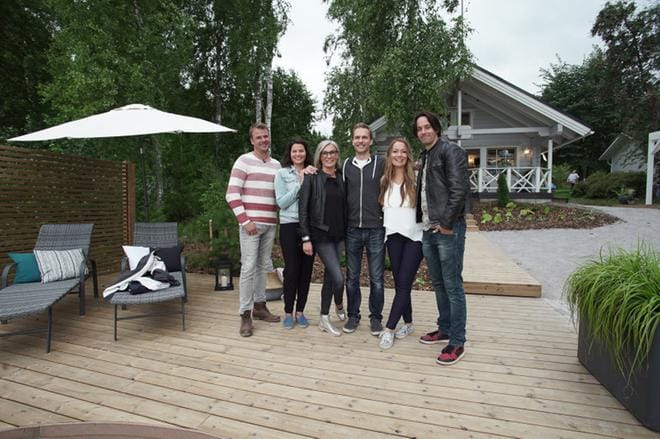 Kotoisan ensimmäisessä jaksossa Niko Lindfors, Suvi Tuokko-Harmoinen, Seija Strand ja Ville Heino tekevät muutoksen Marja Hintikan ja Ile Uusivuoren mökillä. KUVA: MTV3