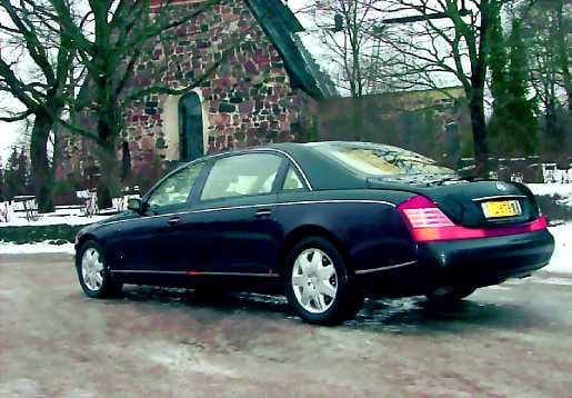 Suuren maailman auto. Maybachin päämarkkinat löytyvät USA:tsa, öljynviejämaista ja vauraista Aasian maista, mutta hyvin auto istuu suomalaiseenkin maisemaan. Vuonna 2003 autoja tehtiin 700 kappaletta. Tehtaan vuosituotantokapasiteetti yltää tarvittaessa tuhanteen autoon.