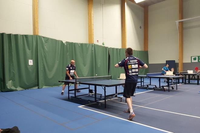 Kai Asunmaa kukisti Pohjanmaa-liigan Kauhajoen osakilpailun harrastesarjan finaalissa Juha Julmalan erin 3–1. KUVA: PASI KÄRKI