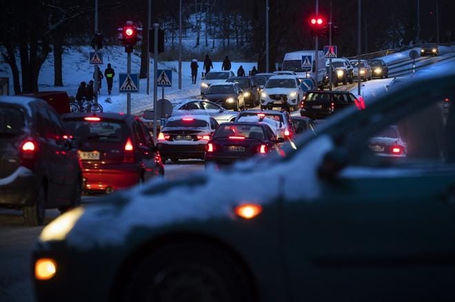 Palosaaren sillalla riittää vilskettä iltapäivällä neljän aikaan. KUVAT: JARNO PELLINEN