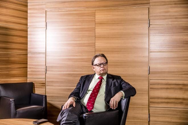 Juhana Vartiainen ei ymmärrä, miksi hänen väitetään olevan ylimielinen. "En tiedä mistä syytös tulee. Tunnen paljon suurempaa sympatiaa suomalaisia ja koko ihmiskuntaa kohtaan nyt kuin konsanaan aikaisemmin." KUVA: