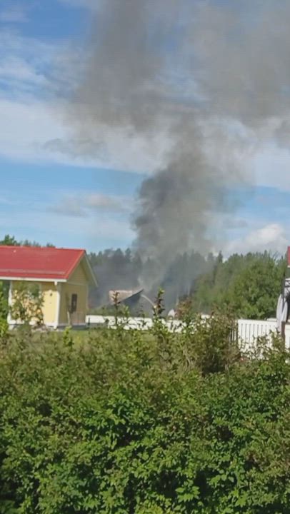 Autokatos paloi maantasalle tyrnävällä