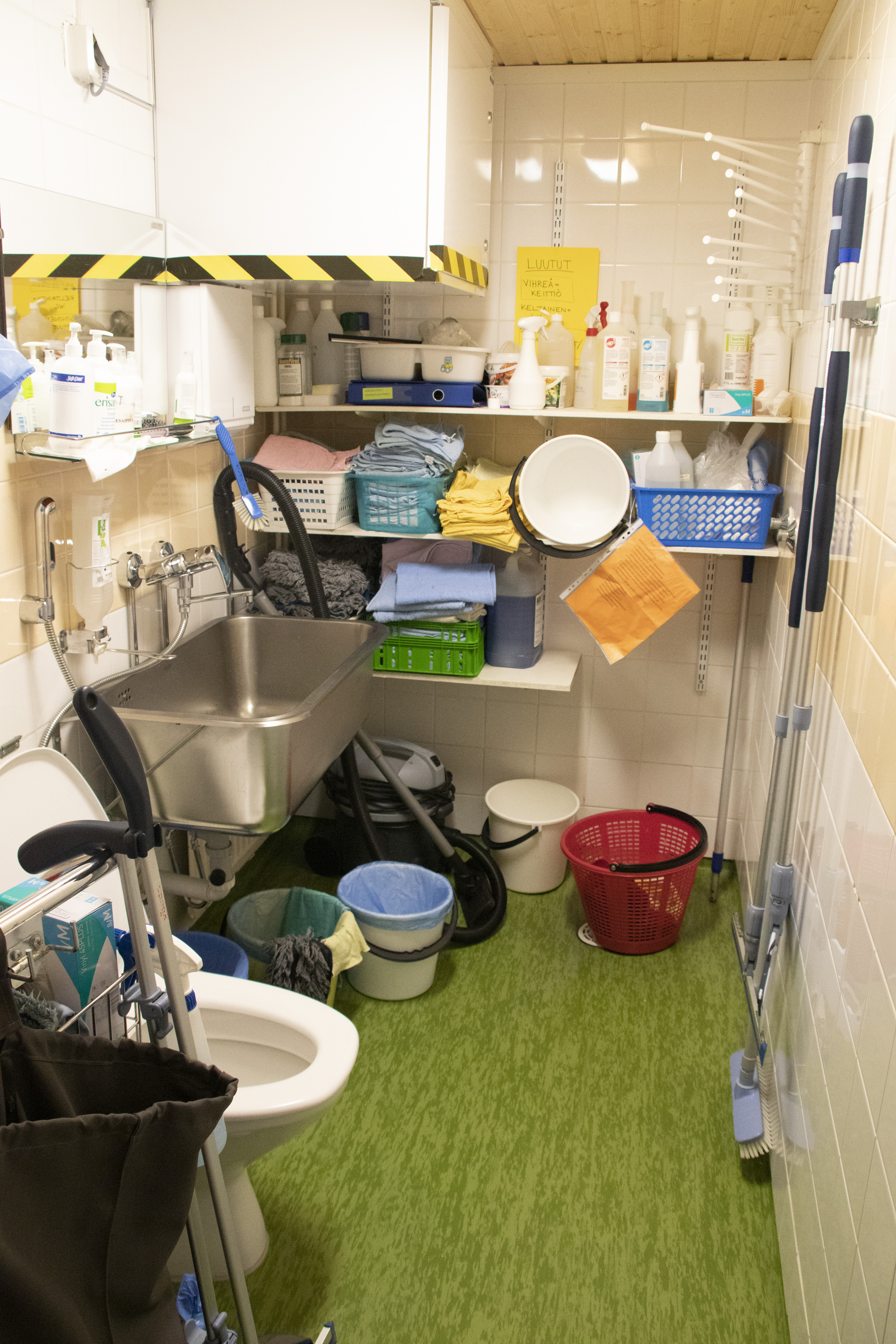 Henkilökunta luopui omasta vessasta, jotta lasten käyttöön saatiin toinen wc. Nyt henkilökunnan toiletti on siivouskomerossa, jonne sijoitetaan lähiaikoina myös pyykinpesutorni.