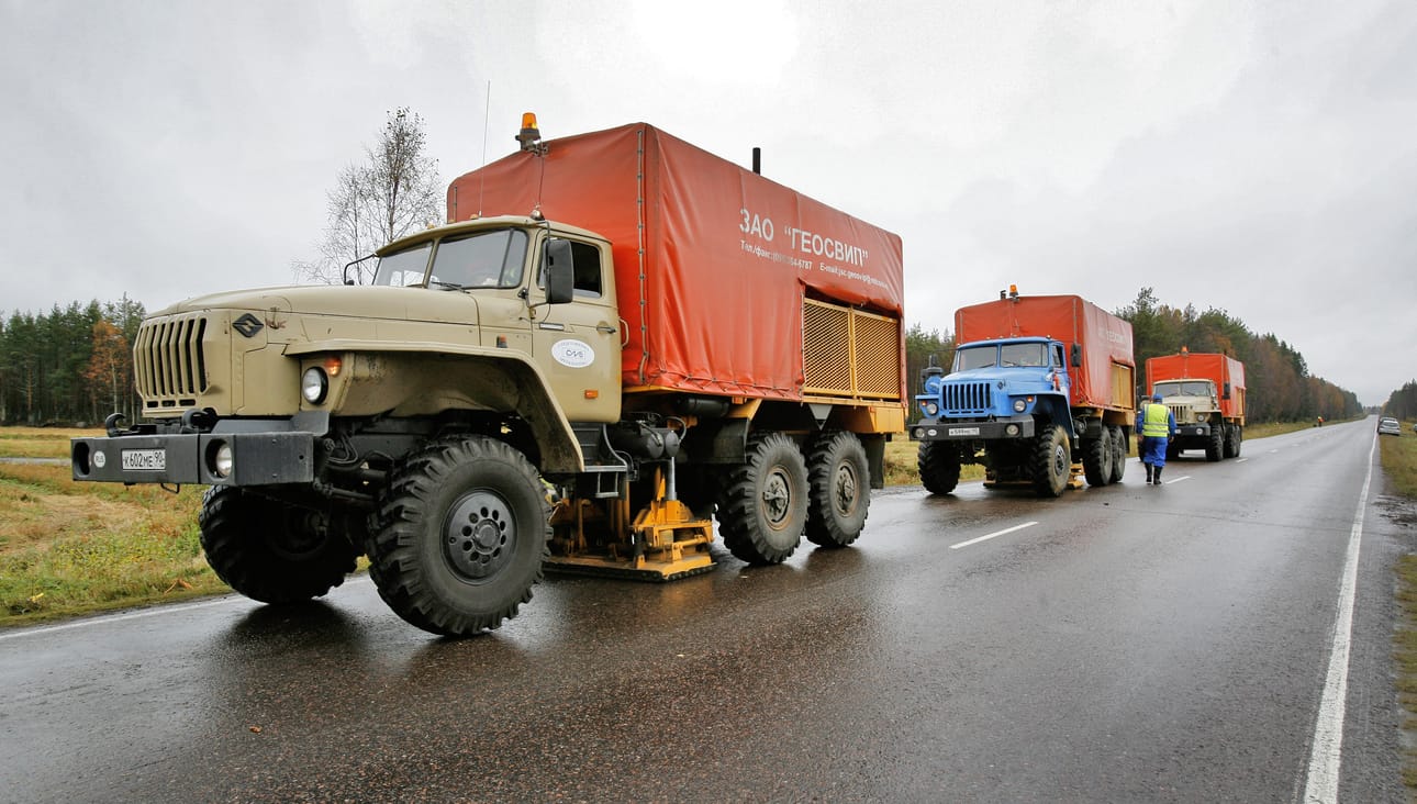 Kuva lokakuulta 2007 jolloin venäläinen, seismisiin mittauksiin erikoistunut Spetsgeofizika-yritys teki Geologian tutkimuskeskukselle tärinämittauksia Vihannissa. Arctic Mineralsin mukaan muun muassa nämä mittaukset ovat antaneet viitteitä siitä, että Lampinsaaren alueella on edelleen huomattavia malmivarantoja.
