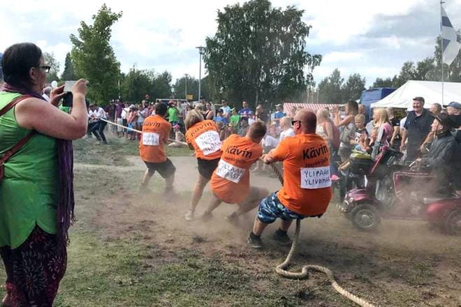 Lappajärven Vetävin Kylä -köydenvetokisassa oli ryskettä jo viime kesänä markkinoiden yhteydessä. Ensi heinäkuussa rytisee varmasti vieläkin enemmän, kun kyseessä on lajin ensimmäiset viralliset SM-kilpailut. KUVA: SOINTU KETOLA