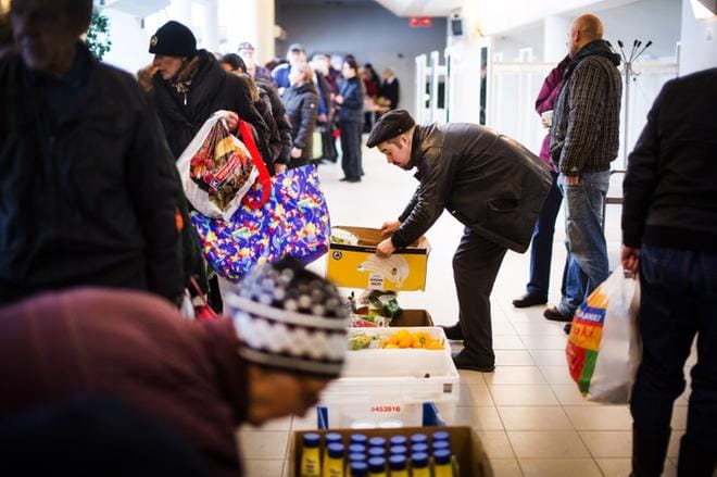 Ennen palkattujen työntekijöiden toimesta toteutetut työtehtävät siirtyvät jatkossa irtisanomisten osalta vapaaehtoisvoimin kannettavaksi.KUVA: KRISTA LUOMA