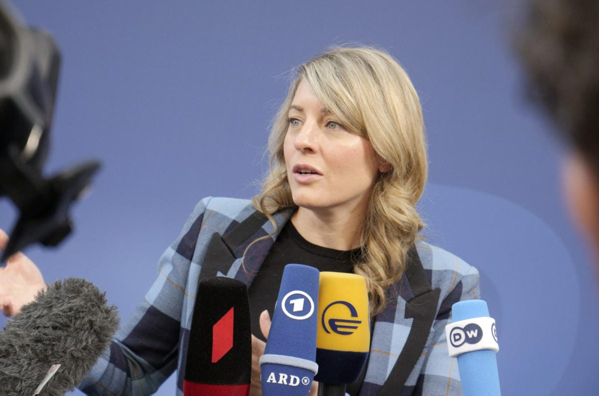 Kanadan ulkoministeri Melanie Joly arvioi Brysselissä, että Kanada pystyisi hyväksymään Suomen ja Ruotsin Nato-hakemukset kansallisella tasolla hyvin nopeasti, jopa päivissä. Lehtikuva / Lassi Lapintie