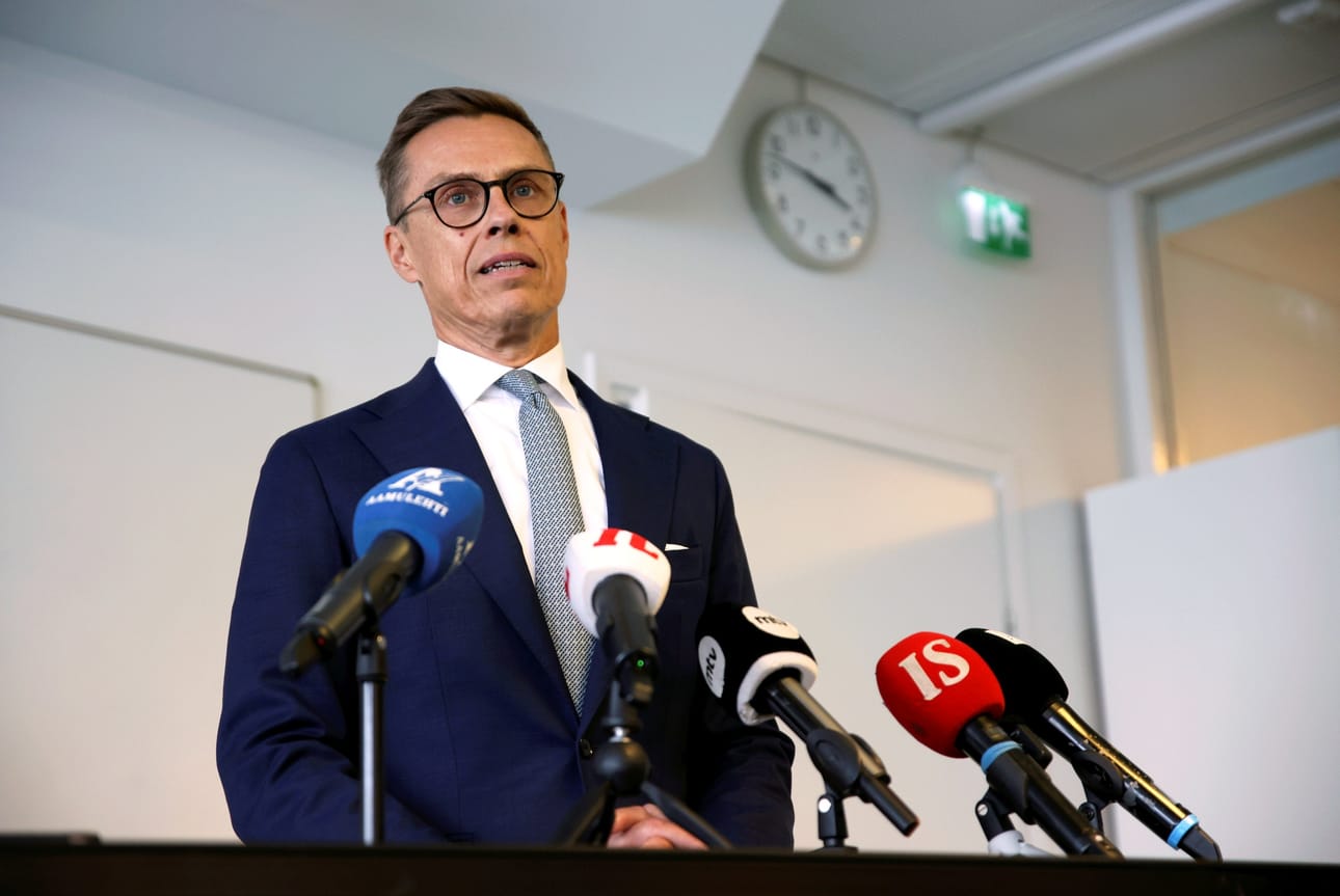 Presidentti Alexander Stubbin mukaan päätökset Nato-upseerien tai esikuntien sijoittamisesta pitää tehdä puhtaasti sotilasstrategisen ajattelun pohjalta, ei missään nimessä aluepoliittisesti. LEHTIKUVA / Saara Peltola