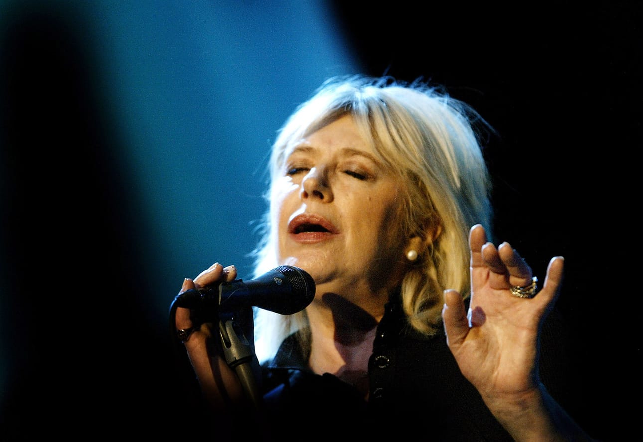 Arkistokuvassa Marianne Faithfull esiintymässä Ranskassa vuonna 2007. LEHTIKUVA/AFP