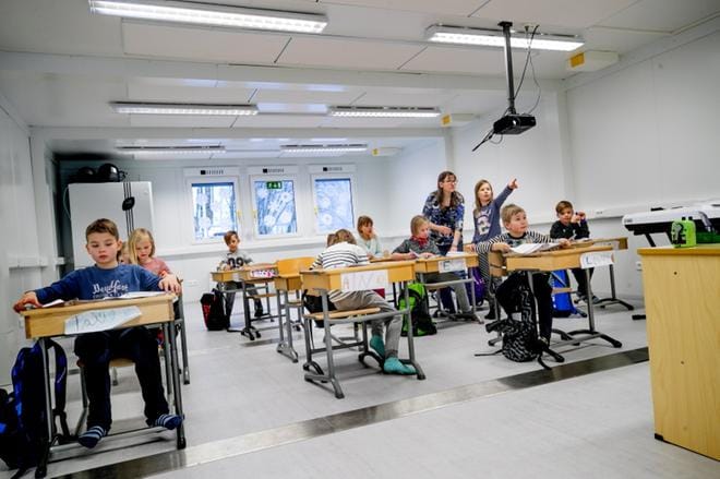 Oppitunti meneillään Mustasaaren keskuskoulun parakissa tammikuussa. Arkistokuva: Jaakko Elenius